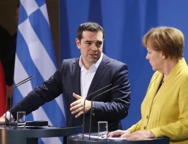 Frankfurter Allgemeine Zeitung: Η Μέρκελ συναντά έναν πολιτικά θλιμμένο Τσίπρα στην Αθήνα